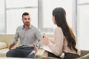 Man meets with his therapist at an evidence based treatment center